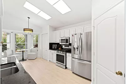 447 Woodview Circle, Palm Beach Gardens, FL 33418 - Photo 4