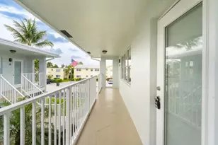2737 NE 28th St, Lighthouse Point, FL 33064 - Photo 2