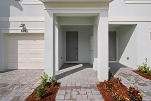 629 Salisbury Cir, Fort Pierce, FL 34982 - Photo 2