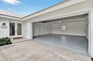 19228 Caribbean Ct, Jupiter, FL 33469 - Photo 4