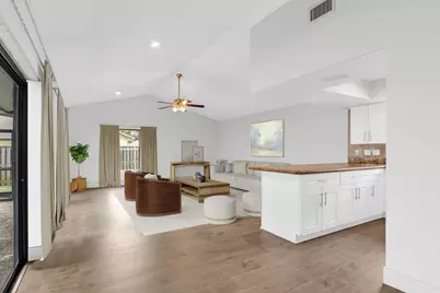 7014 NW 38th Manor, Coral Springs, FL 33065 - Photo 4
