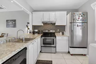 33 Abbey Ln, Delray Beach, FL 33446 - Photo 8