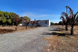 1310 Shanon Ln, Clewiston, FL 33440 - Photo 2