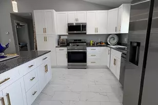 9019 S Castle Cir, Labelle, FL 33935 - Photo 4