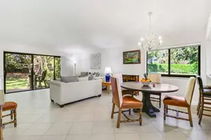 825 Club Dr, Palm Beach Gardens, FL 33418 - Photo 4