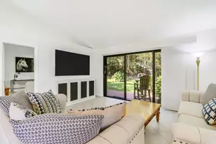 825 Club Dr, Palm Beach Gardens, FL 33418 - Photo 6