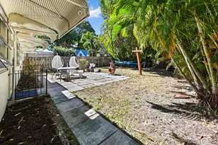 411 N Lakeside Dr, Lake Worth, FL 33460 - Photo 16