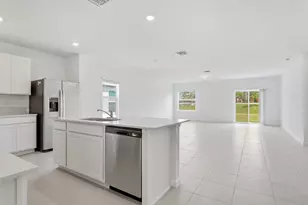 10461 NW Suncrest Loop, Port Saint Lucie, FL 34987 - Photo 2