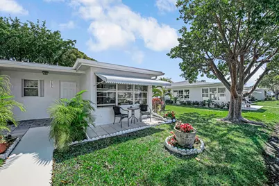 7206 W Oakridge Circle #D, Lake Worth, FL 33462 - Photo 2