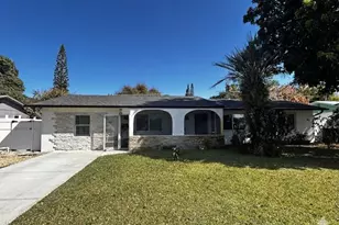 1301 SE Sandpiper Ln, Stuart, FL 34996 - Photo 1