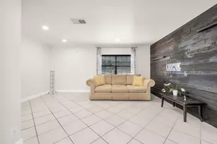 299 SW 7th St, Boca Raton, FL 33432 - Photo 8