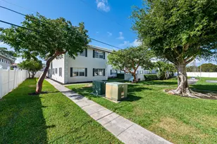 299 SW 7th St, Boca Raton, FL 33432 - Photo 24