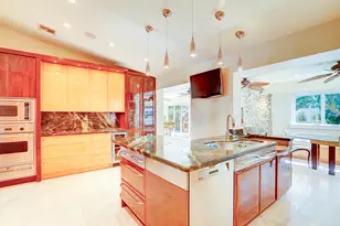 1191 Emerald Ln, Singer Island, FL 33404 - Photo 18