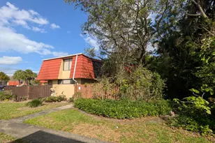 22970 Oxford Pl, Boca Raton, FL 33433 - Photo 2