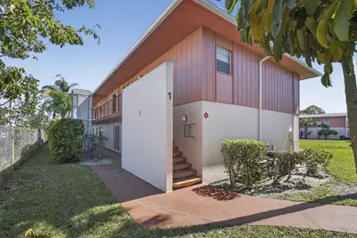 1 Golfs Edge F, West Palm Beach, FL 33417 - Photo 2