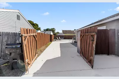 7937 Ridgewood Drive, Lake Worth, FL 33467 - Photo 26