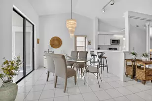 10279 N Circle Lake Dr, Boynton Beach, FL 33437 - Photo 12