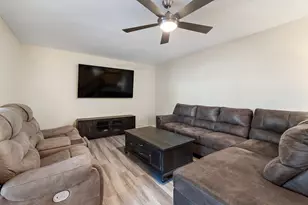 402 SE Castle Ct, Port Saint Lucie, FL 34952 - Photo 8