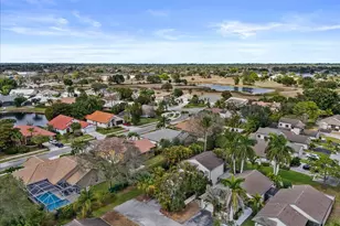 2537 Bedford Mews Dr, Wellington, FL 33414 - Photo 22