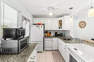 2121 NE 1st Ct, Boynton Beach, FL 33435 - Photo 4