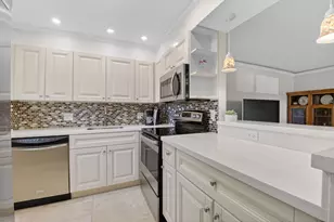 205 Flanders E, Delray Beach, FL 33484 - Photo 6