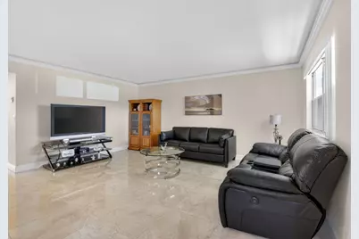 205 Flanders E, Delray Beach, FL 33484 - Photo 2