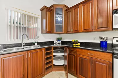 1620 Presidential Way #504, West Palm Beach, FL 33401 - Photo 4