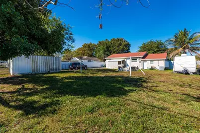 3914 Serubi Avenue, Palm Springs, FL 33461 - Photo 20