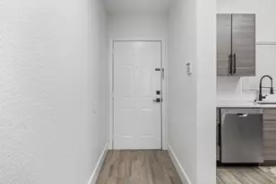 1640 Presidential Way, West Palm Beach, FL 33401 - Photo 2