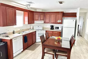 613 Jasmine Ln, Deerfield Beach, FL 33442 - Photo 2