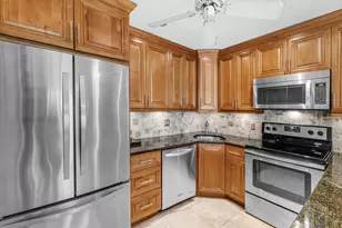 322 Pine Ridge Cir, Greenacres, FL 33463 - Photo 10