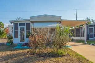 335 NE Tropicalia Ln, Jensen Beach, FL 34957 - Photo 2