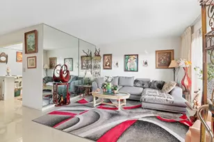 307 Wellington A, West Palm Beach, FL 33417 - Photo 2