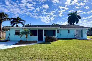 1061 Pineway Dr, Haverhill, FL 33417 - Photo 2