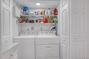 105 Half Moon Cir, Hypoluxo, FL 33462 - Photo 10