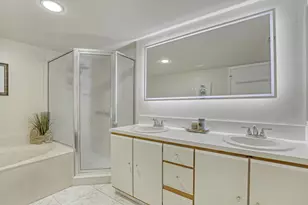 105 Half Moon Cir, Hypoluxo, FL 33462 - Photo 16