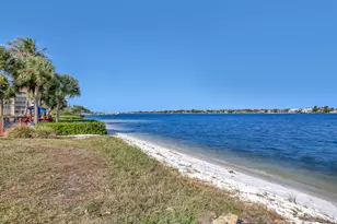 105 Half Moon Cir, Hypoluxo, FL 33462 - Photo 32