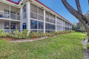105 Half Moon Cir, Hypoluxo, FL 33462 - Photo 16