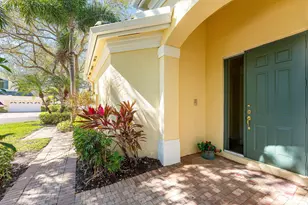 112 Palm Point Cir, Palm Beach Gardens, FL 33418 - Photo 2