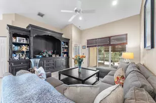 392 W Coral Trace Cir, Delray Beach, FL 33445 - Photo 8