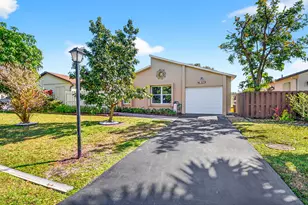 5198 Mirror Lakes Blvd, Boynton Beach, FL 33472 - Photo 2