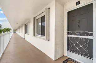 3146 Via Poinciana, Lake Worth, FL 33467 - Photo 2