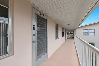 227 Dorchester J, West Palm Beach, FL 33417 - Photo 2