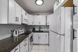 227 Dorchester J, West Palm Beach, FL 33417 - Photo 1