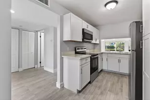901 Pinecrest Cir, Jupiter, FL 33458 - Photo 4