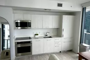 55 SW 9th St, Miami, FL 33130 - Photo 22