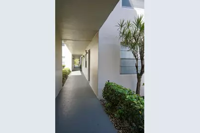 307 Burgundy #G, Delray Beach, FL 33484 - Photo 2