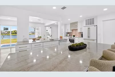2001 SW Roma Way SW, Boynton Beach, FL 33426 - Photo 2