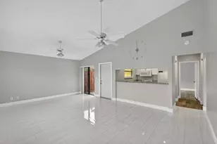 484 Springdale Cir, Palm Springs, FL 33461 - Photo 10