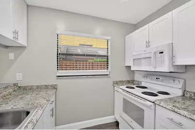 484 Springdale Circle #48d, Palm Springs, FL 33461 - Photo 6